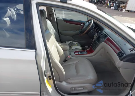 2003 Lexus Es 300 z USA, uszkodzony, nr VIN JTHBF30G330101851